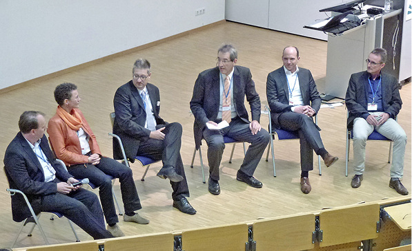 <p>
</p>

<p>
<span class="GVAbbildungszahl">7</span>
 Podiumsdiskussion zum Thema Wohlbefinden vs. Energieeinsparung (v. l.): Jörg Balow, Prof. Dr. Runa Hellwig, Frank Neudecker, Prof. Dr.-Ing. Michael Krödel, Dr. Michael Simon, Prof. Andreas Wagner, KIT. Eine wesentliche Aussage: Eiscreme für alle und weg mit dem Dresscode; das trägt bei hohen sommerlichen Raumtemperaturen zu mehr Wohlbefinden bei. 
</p> - © Wolfgang Schmid

