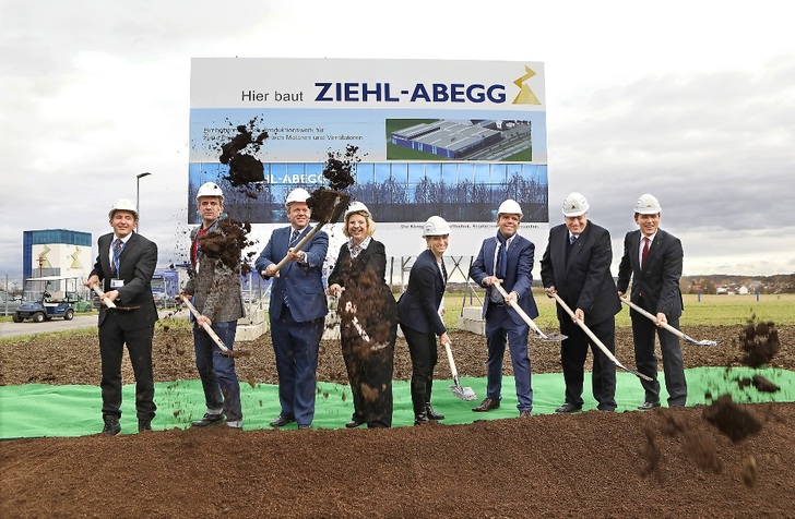 Ziehl-Abegg: Spatenstich für die neue Fabrik im Gewerbepark Hohenlohe für die Fertigung von energieeffizienten Elektromotoren und Ventilatoren. - © Ziehl-Abegg / Ufuk Arslan
