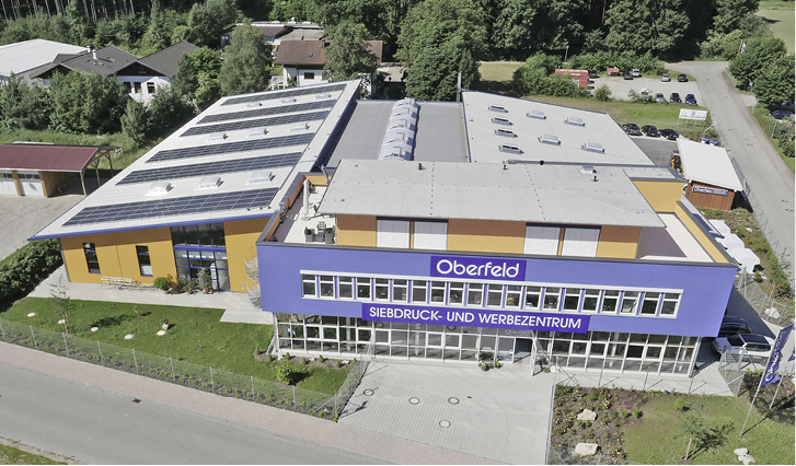 



1
 Das Siebdruck- und Werbezentrum Oberfeld setzt auf ein Energiekonzept mit Luft/Wasser-Wärmepumpen und einer Photovoltaik-Anlage. 
