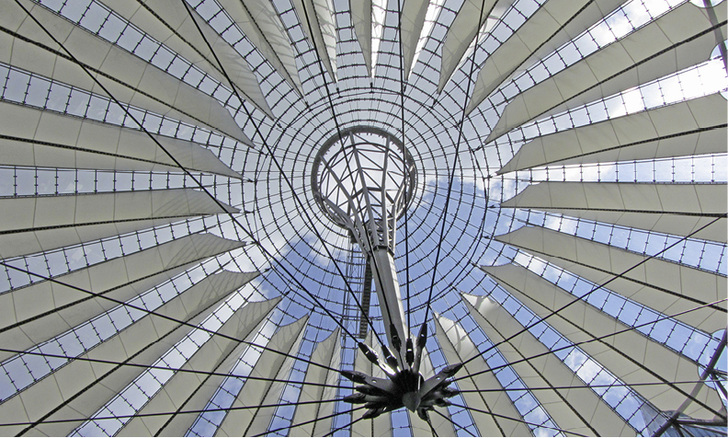 



1
 Insbesondere von außergewöhnlichen Gebäudekonzepten lässt sich der sommerliche Wärmeschutz … 
