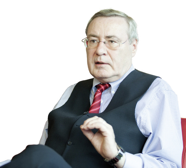 



1
 Peter Lepper: „Wir haben uns gefragt: Warum muss man für ein Smart Home unbedingt eine separate Zentraleinheit und damit ein weiteres Gerät platzieren, wenn man doch bereits ein zentrales Stück Technik zuhause stehen hat: den Fernseher.“ 
