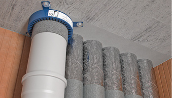 



Fränkische: alpexRohre im Nullabstand zu brennbarem Abwasserrohr. 
