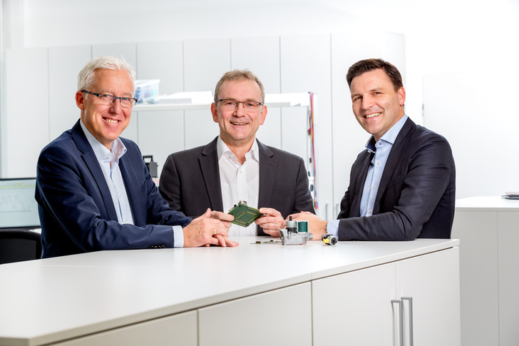 Die Köpfe des Entwicklungszentrums (v.l.): Hans-Joachim Klink, Leiter Plattformentwicklung in Landshut, Stephan Wald, Entwicklungsleiter Heizwärme in Osnabrück, und Stefan Brandl, Vorsitzender der Gruppengeschäftsführung der ebm-papst Gruppe.