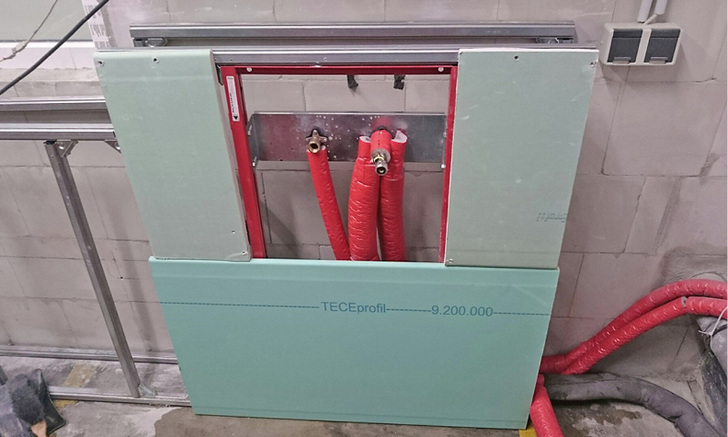 



1
 Versuchsstand zur Ermittlung von Temperaturverläufen in Trinkwasserinstallationen – hier mit einer Ringinstallation für Kaltwasser und einer T-Stück-Installation für Warmwasser. 
