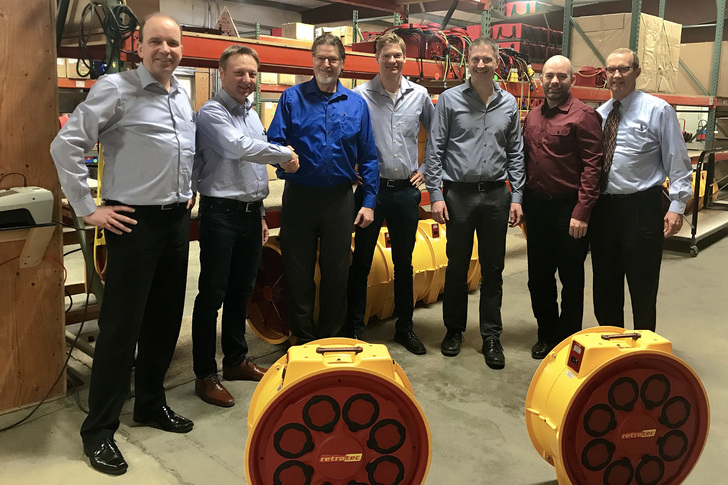 Erfolgreicher Abschluss in Amerika (v.l.): Elmar Schrader, Johannes Lötfering (beide Wöhler) Colin Genge (Wohler Retrotec), Brian Gebers (Wöhler), sowie Ben Walker, Darren Kennedy und Thomas Gilman (Wohler Retrotec).