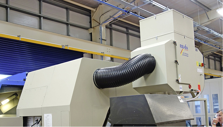 



1
 Ölnebelabscheider auf einem gekapselten Drehzentrum. 
