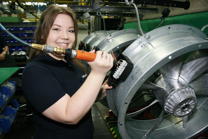 Die Produktion bei Ziehl-Abegg läuft in allen Werken auf Hochtouren, in manchen Bereichen sogar dreischichtig.