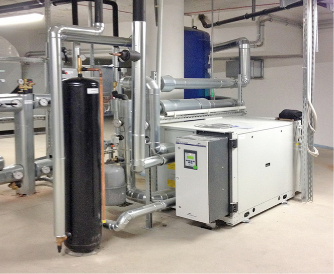 



1
 Die Inneneinheit der gesplitteten Großwärmepumpe befindet sich im Technikraum in der Tiefgarage …
