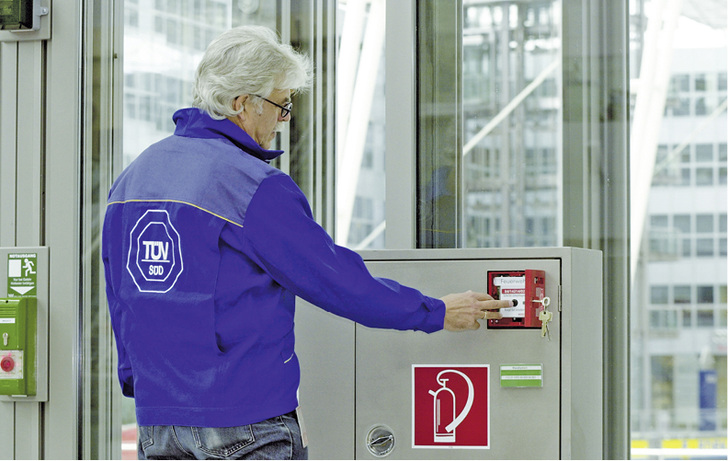 



1
 Die Erstellung eines Brandschutzkonzeptes für ein Gebäude ist immer dann erforderlich, wenn von den baurechtlichen Anforderungen abgewichen werden soll oder wenn es sich um ein Gebäude besonderer Art und Nutzung handelt (zum Beispiel Industriebauten, Mehrzweckhallen, Krankenhäuser, Flughäfen, Stadien usw.). 
