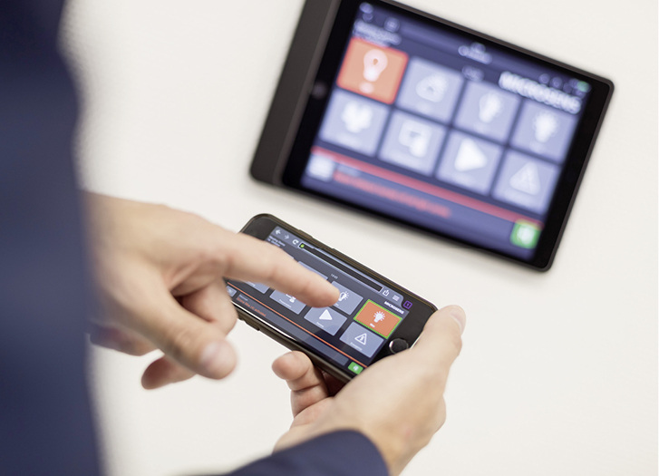 



1
 Eine Bedienung der Gebäudeautomation oder der Smart-Home-Steuerung über Smartphone und Tablet-PC wird heute bereits vorausgesetzt, doch häufig auf Umwegen und mit viel Aufwand realisiert. Einfacher geht es, wenn alle Gewerke über eine gemeinsame IP-basierte Infrastruktur eingebunden werden und die Bedienung über ein webbasiertes Interface erfolgt. 
