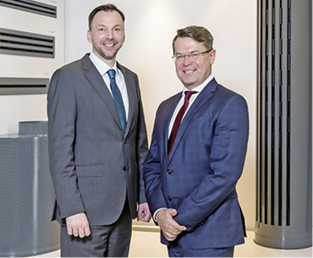 <p>
</p>
<p>
Die Geschäftsführer Hendrik Kampmann (Kampmann GmbH) und Christian Gnaß (emco Group) blicken mit großer Zuversicht auf den Tausch der Geschäftsbereiche (v. l.).
</p> - © Kampmann
 
Die Geschäftsführer Hendrik Kampmann (Kampmann GmbH) und Christian Gnaß (emco Group) blicken mit großer Zuversicht auf den Tausch der Geschäftsbereiche (v. l.).