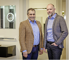 



Michael Kleber, Geschäftsführer emco Bad und Stilianos Pasalidi, Geschäftsführer Fraas Spiegel. 
