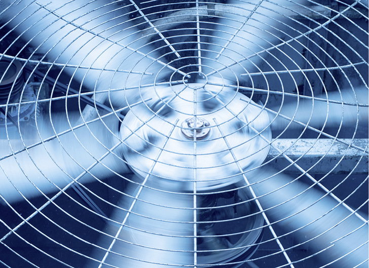 



1
 In den letzten Jahren wurden praktisch alle Komponenten von Klima- und Kälteanlagen auf höhere Energieeffizienz und damit geringere Treibhausgasemissionen getrimmt. Durch die F-Gase-Verordnung werden nun auch die Treibhausgasemissionen über teilfluorierte Kohlenwasserstoffe (F-Gase) schrittweise bis zum Jahr 2030 gesenkt. 
