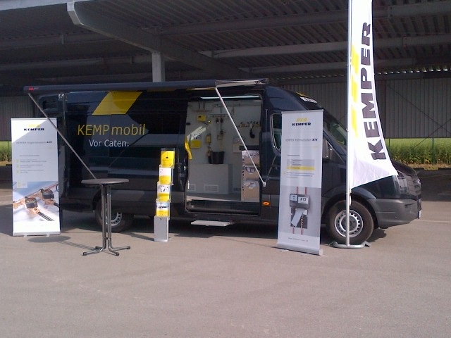 Mobile Technik: Kemper-Schulungen vor Ort mit zwei Technikfahrzeugen. - © Kemper
 Mobile Technik: Kemper-Schulungen vor Ort mit zwei Technikfahrzeugen.