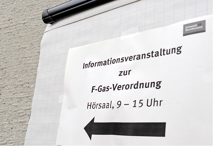 



1
 Mehr als 100 Vertreter der Kälte-Klima-Branche sowie Anwender von kältetechnischen Einrichtungen informierten sich am 2. Februar 2018 beim Umweltbundesamt in Dessau über den aktuellen Stand und die künftigen Herausforderungen des F-Gase-Phase-down. 
