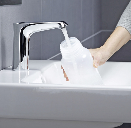 



1
 Probenahme an einer Xeris-Klinik-Armatur (Schell). Probennahmen für Untersuchungen nach der Trinkwasserverordnung müssen auf die jeweilige Fragestellung abgestimmt sein und sich streng am Regelwerk orientieren. 
