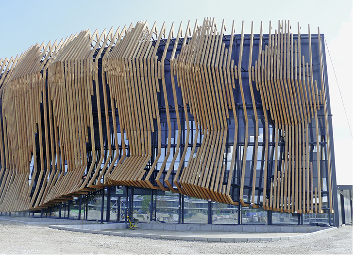 



1
 Der beeindruckende Showpalast steht im Zentrum der rund 5 ha großen Apassionata World. 
