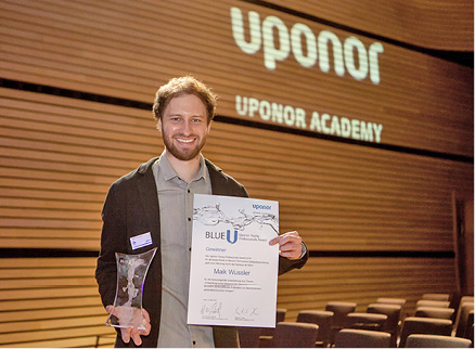 <p>
Maik Wussler hat den Uponor Blue U Award 2018 gewonnen. Der Preisträger hat erst jüngst sein Studium an der TU Braunschweig im Studiengang Sustainable Design als Master of Science abgeschlossen. 
</p>

<p>
</p> - © Uponor

