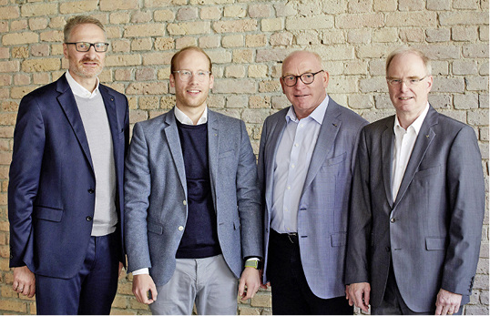



Das Viessmann Executive Board: CFO Dr. Ulrich Hüllmann, Co-CEO Max Viessmann, Chairman Prof. Dr. Martin Viessmann und Co-CEO Joachim Janssen (v. l.). 
