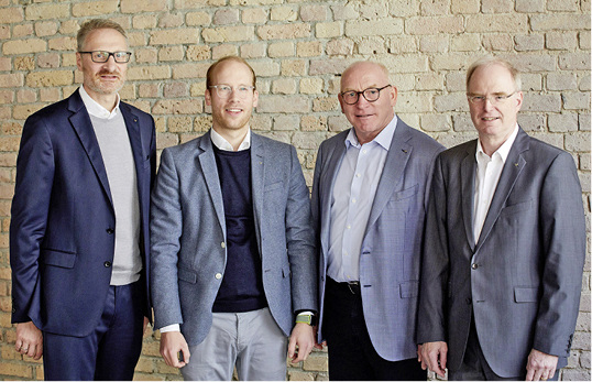 <p>
</p>

<p>
Das Viessmann Executive Board: CFO Dr. Ulrich Hüllmann, Co-CEO Max Viessmann, Chairman Prof. Dr. Martin Viessmann und Co-CEO Joachim Janssen (v. l.). 
</p> - © Viessmann

