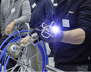 



Brawoliner: Schiebeaal mit UV-Lichtquelle. 
