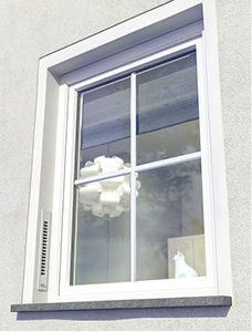 



Siegenia: Lüftung über den Aero-Laibungskanal.
