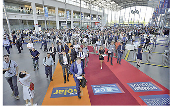 <p>
</p>

<p>
Rund 47 000 Besucher kamen zur Premiere der The smarter E Europe. 
</p> - © Solar Promotion

