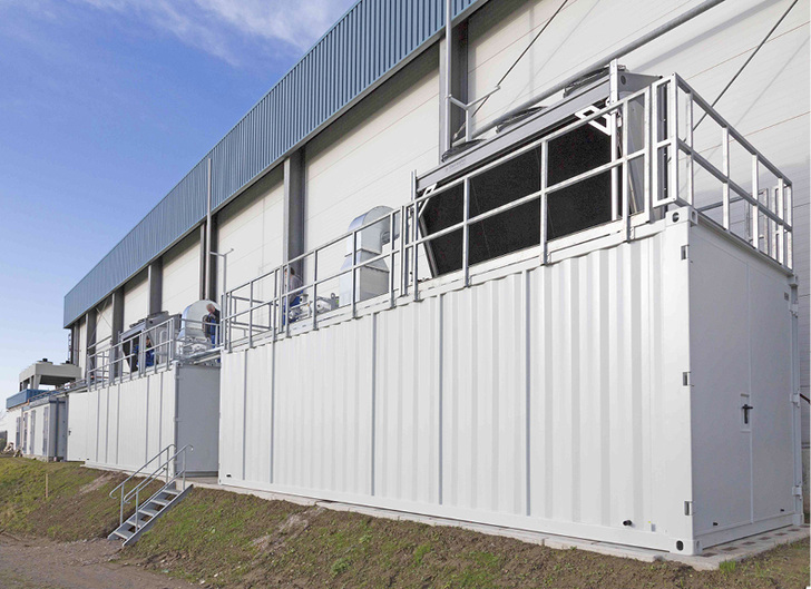 <p>
</p>

<p>
<span class="GVAbbildungszahl">1</span>
 Außenansicht der Energiezentralen Yado|Energy bei einem Tiefkühlkost-Vertrieb. Yados entwickelte und konfektionierte zwei nahezu identische Anlagen in einer flexibel erweiterbaren Container-Ausführung. 
</p> - © Yados GmbH / Eco ice Kälte GmbH

