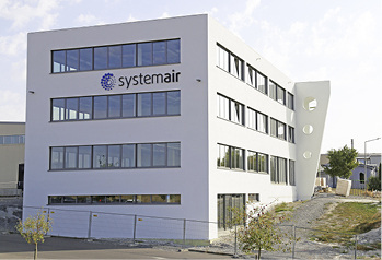 <p>
</p>

<p>
Das neue Büro- und Kantinengebäude der Systemair GmbH wird bald fertiggestellt. 
</p> - © Systemair

