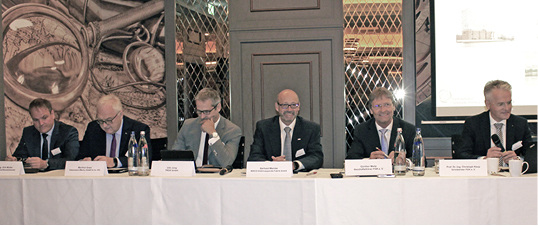 



FGK: Christoph Kaup (1. Vorstandsvorsitzender), Günther Mertz (Geschäftsführer), Gerhard Warnke, Udo Jung, Manfred Greis (Vorstandsmitglieder) und Dirk Müller, Vorsitzender der Fachkommission (v. r). 
