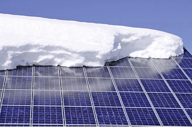 



Sonnenstromfabrik: Solarmodul unter Schneelast (Symbolbild). 
