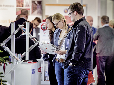 
1
 Aussteller aus dem vorbeugenden baulichen, organisatorischen und anlagentechnischen Brandschutz präsentieren auf der Fachmesse ihre Lösungen. 



