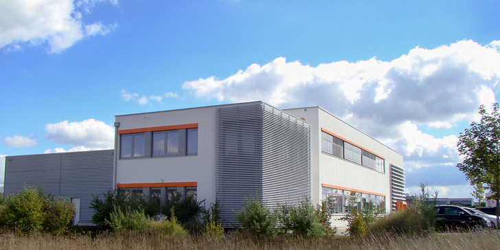 An die Nordseite des varmeco-Stammhauses angedockter Anbau.