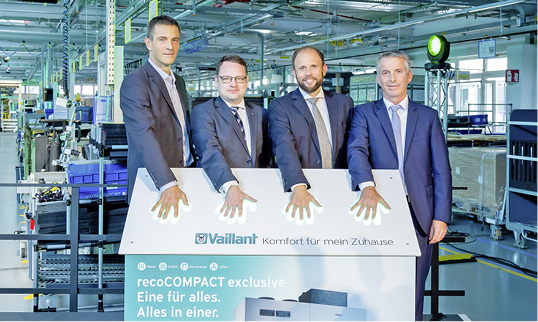
Vaillant: Dr.-Ing. Norbert Schiedeck, Vaillant Group CEO, Sven Hansmeier, Geschäftsführer der Fibav Gruppe, Dr. Tillmann von Schroeter, Geschäftsführer Vaillant Deutschland, und Lutz Forßmann, Werksleiter Remscheid (v. l.). 



