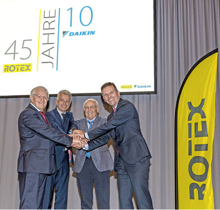 <p>
</p>

<p>
Gemeinsam feiern (v. l.) Frans Hoorelbeke (Chairman Daikin Europe), Dr. Franz Grammling (ehemaliger Geschäftsführer Rotex), Gerhard Rambacher (Gründer Rotex) und Georg Blümel (Geschäftsführer Rotex) 45 Jahre Rotex und 10 Jahre Zugehörigkeit zur Daikin Gruppe. 
</p> - © Rotex

