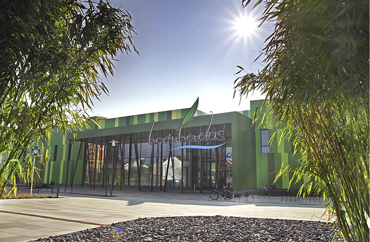 



1
 Für die Zukunft gebaut: Das Familien- und Sportbad Bambados in Bamberg ist das erste Passivhaus-Hallenbad Europas.
