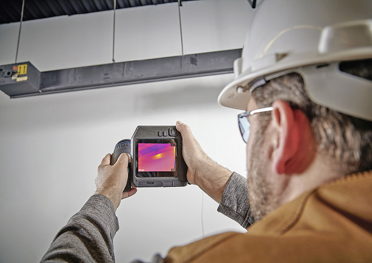 



1
 Mehr sehen: Hochwertige Kameras machen bessere Wärmebilder, verkürzen die Erfassungsdauer vor Ort und den Auswertungsaufwand. 
