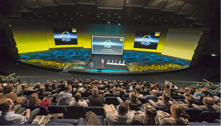 



1
 Rund 300 Planer und planende Fachhandwerker kamen in München zur zweiten Veranstaltung des Viega Fachsymposiums „Trinkwassergüte und Energieeffizienz – vernetzt durch digitale Prozesse“. Insgesamt erwartet Viega an den 16 Veranstaltungsorten deutlich mehr als 4000 Teilnehmer. 
