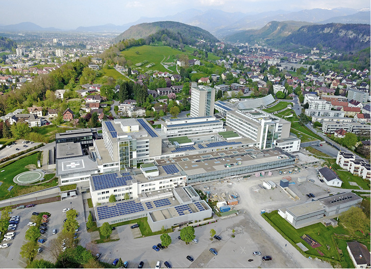 



1
 Blick auf das Landeskrankenhaus Feldkirch. 
