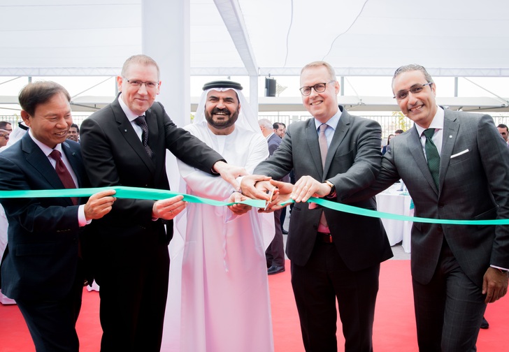 Eröffnung der neuen Wilo-Repräsentanz in Dubai (v.l.): Yunjoong Kim (Wilo SE), Georg Weber (CTO Wilo SE), Mohammed Al Muallem (Vorstandsvorsitzender der DP World und der Jafza), Peter Fischer (Deutscher Botschafter in den Vereinigten Arabischen Emiraten) und Yasser Nagi (Managing Director Wilo SE Vereinigte Arabische Emirate). - © Wilo SE
 Eröffnung der neuen Wilo-Repräsentanz in Dubai (v.l.): Yunjoong Kim (Wilo SE), Georg Weber (CTO Wilo SE), Mohammed Al Muallem (Vorstandsvorsitzender der DP World und der Jafza), Peter Fischer (Deutscher Botschafter in den Vereinigten Arabischen Emiraten) und Yasser Nagi (Managing Director Wilo SE Vereinigte Arabische Emirate).