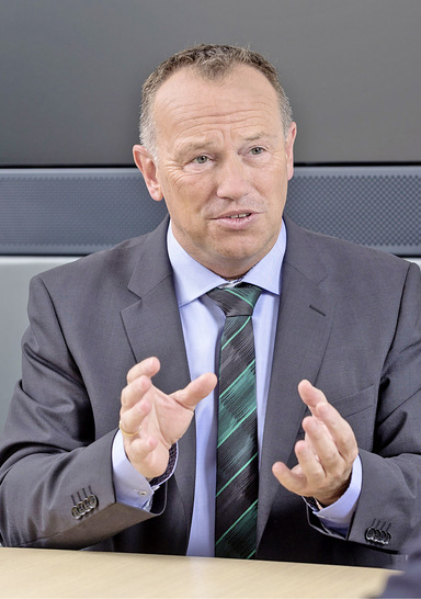 



1
 Holger Thiesen: Der Branche fehlen für 2019 sowohl Einbau- als auch Transportkapazitäten. Hier liegen derzeit die Grenzen des Wachstums – nicht in der Aufnahmefähigkeit der Märkte. 
