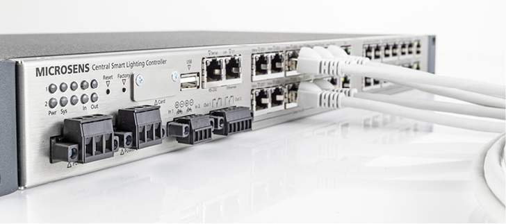 



1
 Mit dem Central Smart Lighting Controller werden Installation, Wartung und Umbau beim Einsatz vernetzter Leuchten vereinfacht – eine prädestinierte Lösung für Großraumbüros, Einkaufszentren, Hotels, Krankenhäuser und die Industrie. 
