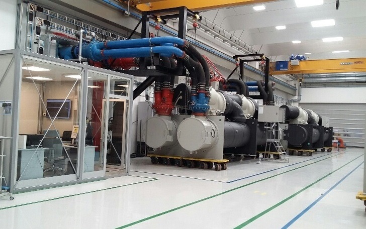 Prüfzentrum für wassergekühlte Chiller mit bis zu 11 MW Kälteleistung am Daikin-Applied-Europe-Standort Cecchina bei Rom.