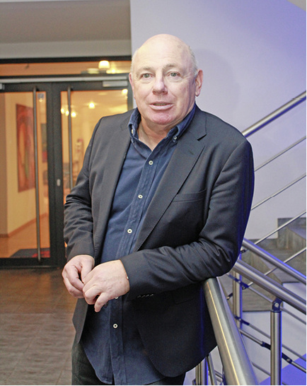 



1
 Karl-Heinz Hottgenroth: „Das Gebäude – mit HottCAD wird ein digitales Gebäudemodell daraus – ist Grundlage für einen sehr großen Teil aller planerischen Tätigkeiten und der Ausführung. Digitale Daten und die durchgängige Vernetzung sind der Schlüssel für eine effektive Bearbeitung von Projekten.“ 
