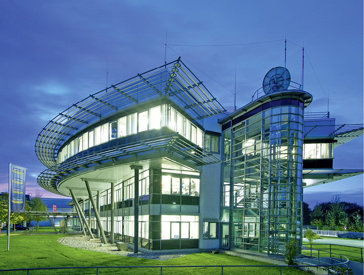 



1
 Das Sendezentrum von Antenne Bayern verfügt nun nicht nur über ein futuristisches Äußeres, sondern nun auch über eine moderne und leistungsfähige Gebäudeleittechnik. 

