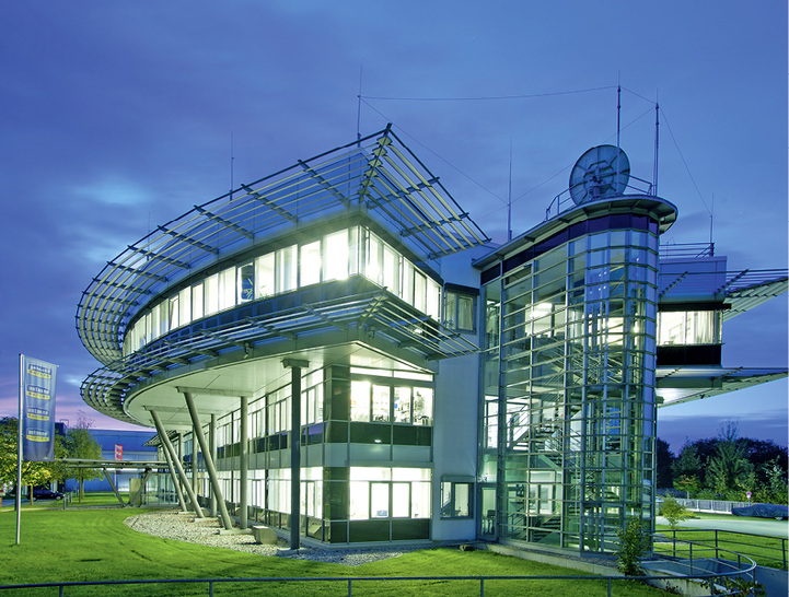 <p>
</p>

<p>
<span class="GVAbbildungszahl">1</span>
 Das Sendezentrum von Antenne Bayern verfügt nun nicht nur über ein futuristisches Äußeres, sondern nun auch über eine moderne und leistungsfähige Gebäudeleittechnik. 
</p> - © ANTENNE BAYERN

