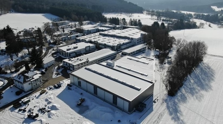 Das Howatherm-Firmengelände mit der neuen Wärmeübertrager-Fertigung und dem neu errichteten Logistikzentrum. - © Howatherm Klimatechnik
