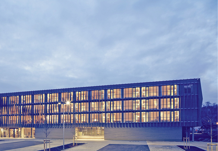 



1
 Erweiterungsbau des Klingenstein – Hotel, Wirtshaus und Brauerei – in Klingenstein, einem Ortsteil der Stadt Blaustein. 
