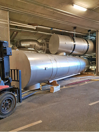 



Jeremias: Schalldämpfer-Montage in der Energiezentrale in Kings Cross. 
