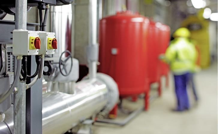 



1
 TGA-Spezialisten und -Experten sind gefragt, der Mangel ist groß und es fehlt der Nachwuchs. Allein die öffentliche Bauverwaltung benötigt in den nächsten zehn Jahren 8100 TGA-Fachkräfte. 
